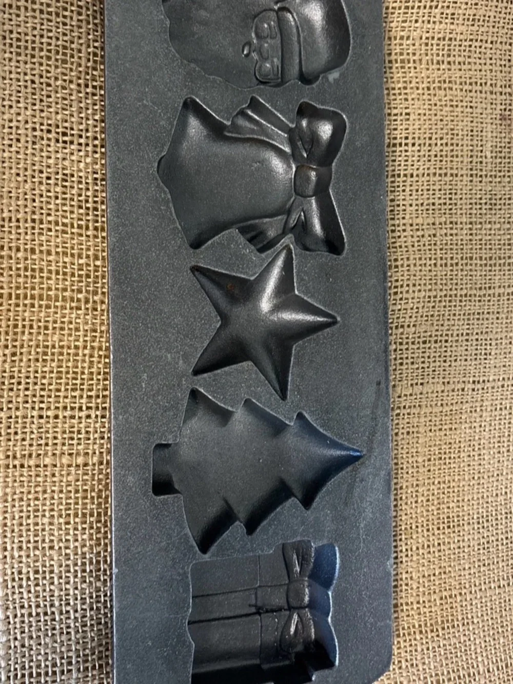 Vintage Lodge Cast Iron Christmas Theme Cornstick Pan 5H12 EUC Cornbread